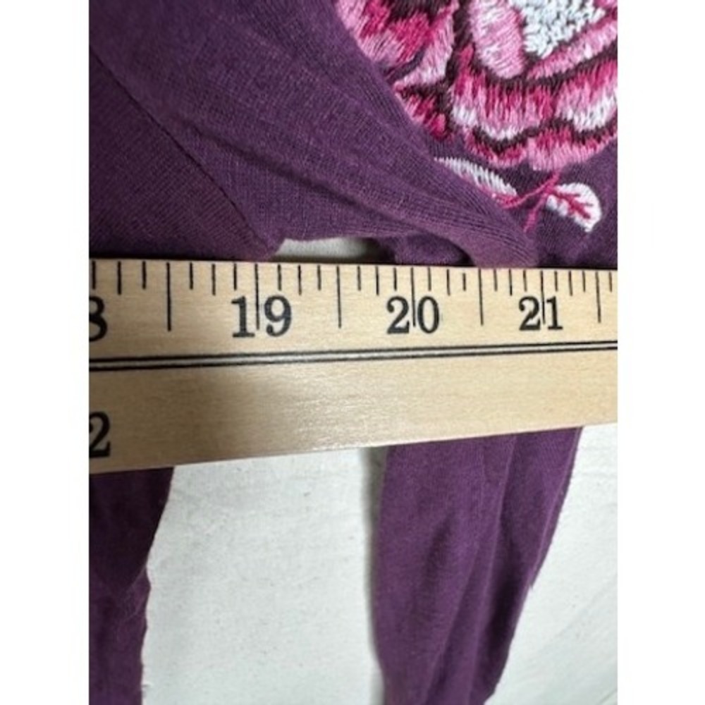 Aeropostale Womens V Neck Purple‎ Top Size Medium Floral Embroidery - Picture 4 of 5